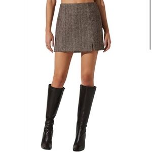 Astr Herringbone Covina Skirt - size XL, never worn